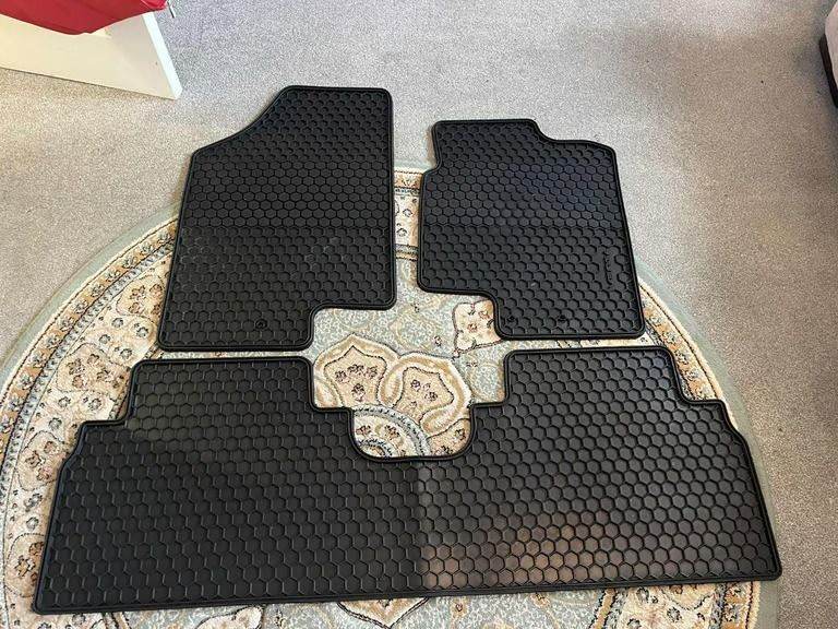 Kia Venga Genuine Rubber Mats *brand new* Cost £80