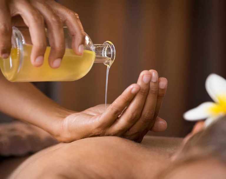 Relaxing Aromatherapy Massage in Stratford ( Male Masseur )  