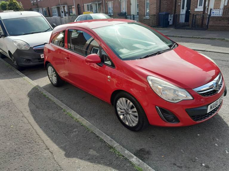 Vauxhall corsa 2011 1.2 petrol full years mot & full service history £1600 ono
