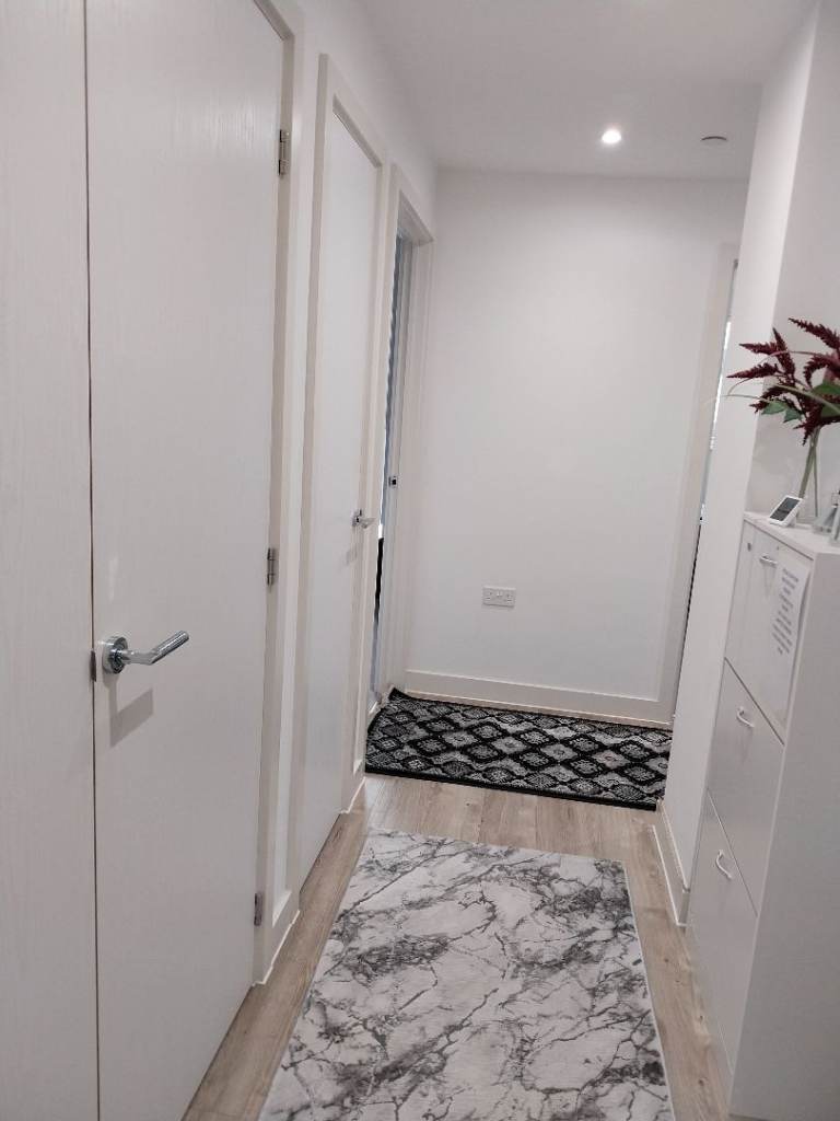 LARGE ROOM AVAILABLE FOR RENT IN HIGH STREET HOUNSLOW TW3 