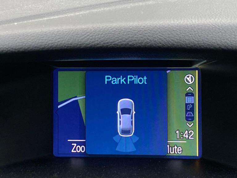 2014 Ford Focus 1.0 EcoBoost Zetec Navigator 5dr HATCHBACK PETROL Manual