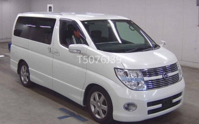 2010 Nissan Elgrand 2.5 HIGHWAY STAR AUTOMATIC * 8 SEATER * TWIN POWER DOORS * FULL LEATHER  Petr...