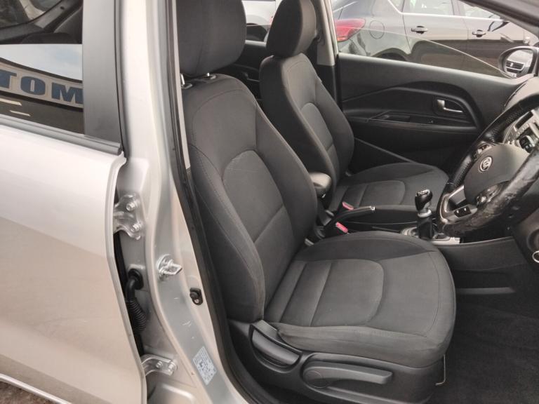 2011 Kia Rio 1.4 3 5 DOOR HATCHBACK VERY ECONOMICAL  FULL MOT AND SERVICE  HATCHBACK Petrol Manual