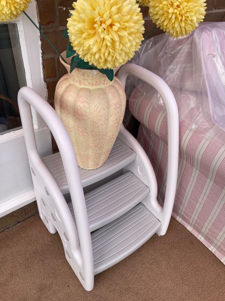 Sturdy 3-Step Plastic Step Stool with Handles