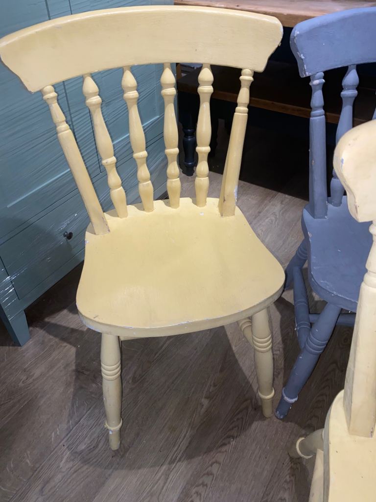 X 4 SOLID OAK COUNTRY/VICTORIAN STYLE DINING CHAIRS ,UP-CYCLE OR USE AS IS ,FREE LOCAL DELIVERY
