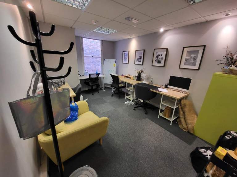 Office for Creative Businesses / Artist Studio in Woodford Green, IG8