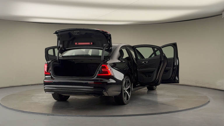 2023 Volvo S60 Plus Dark B5 (250 hp) Saloon Petrol/Electric Hybrid Automatic