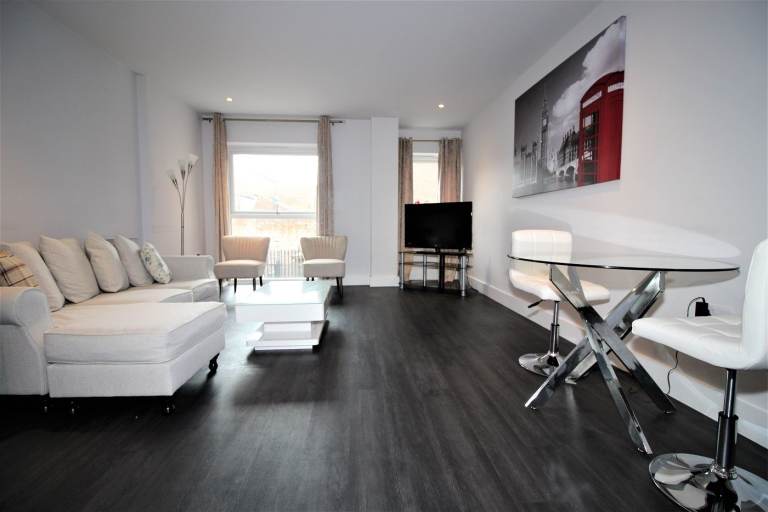 2-generous beds flat to rent in Toft Green