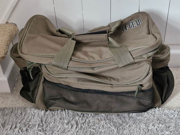 Fishing holdall
