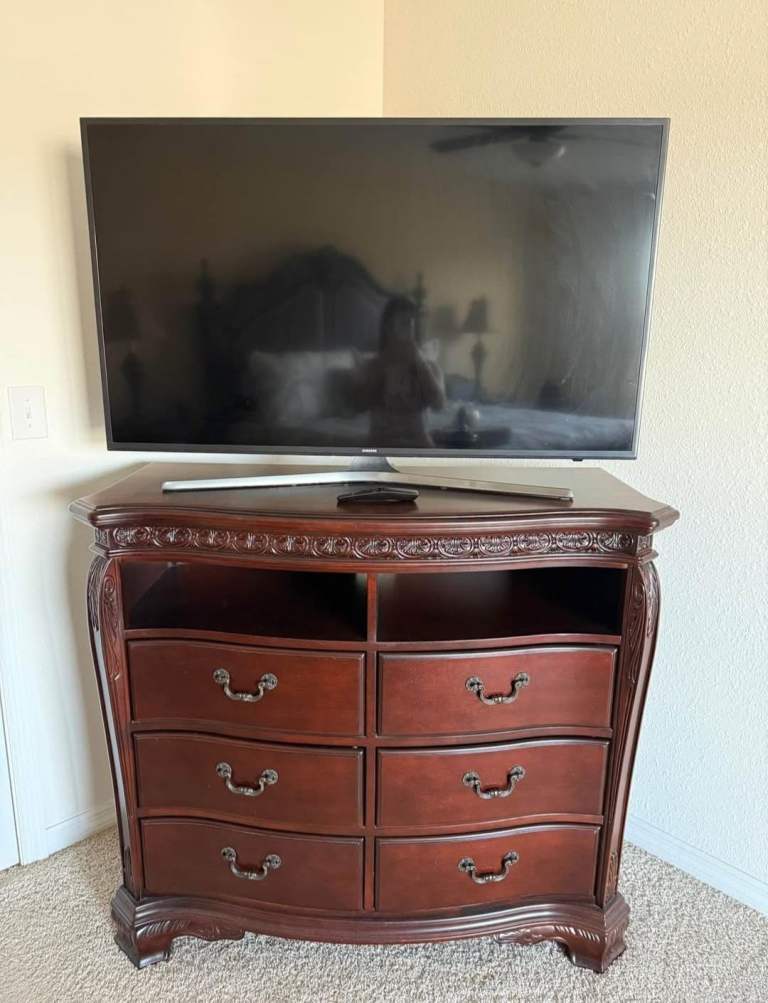 Cortinella Dark Cherry Wood bedroom furniture set