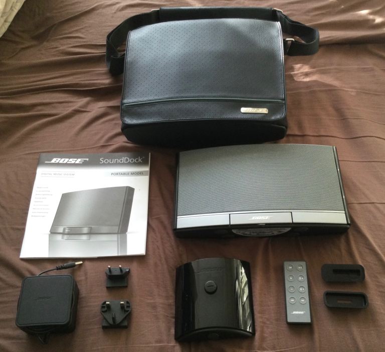 BOSE SOUNDDOCK PORTABLE WIRELESS MUSIC SPEAKER & BOSE LEATHER TRAVEL BAG - BRAND NEW CONDITION!