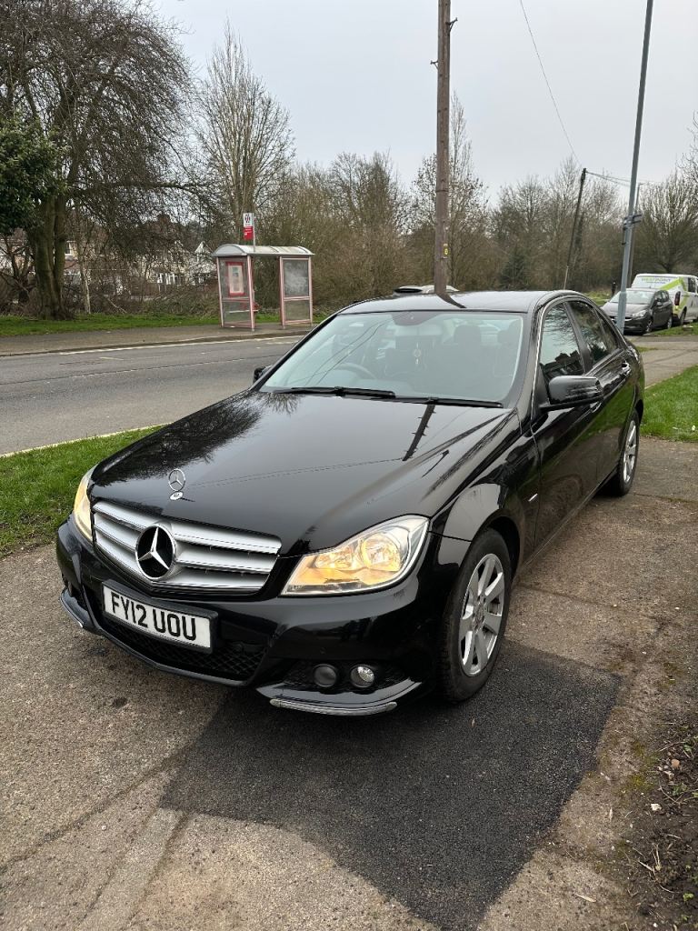 Mercedes C180 SE BlueEfficiency. 2012 