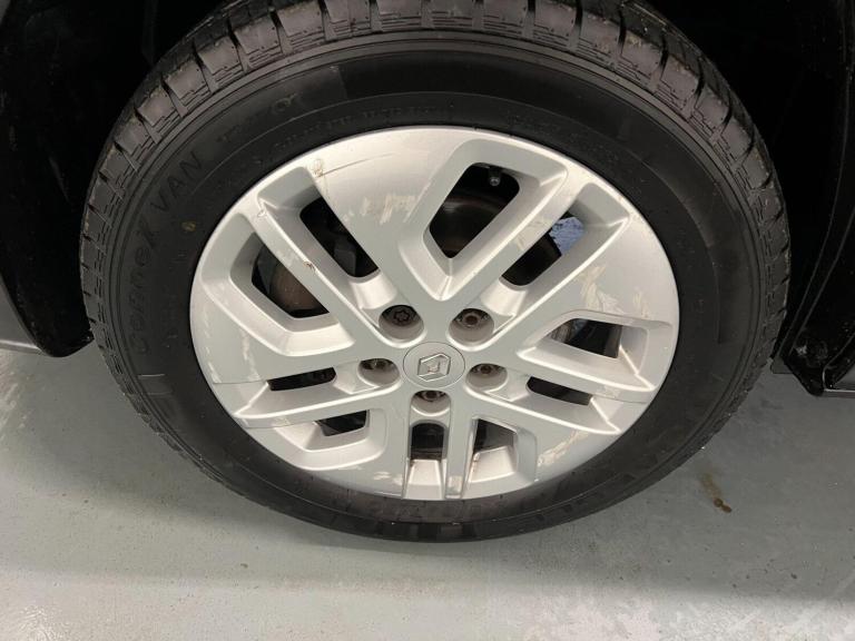 2016 Renault Trafic 1.6 dCi 27 Sport Nav SWB Standard Roof Euro 6 5dr Panel Van Diesel Manual