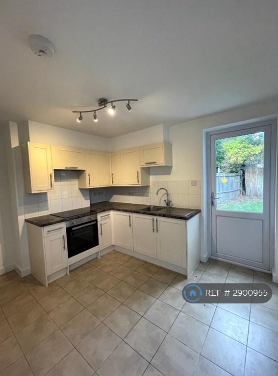 2 bedroom house in Adelphi Road, Epsom, KT17 (2 bed) (#2900955)