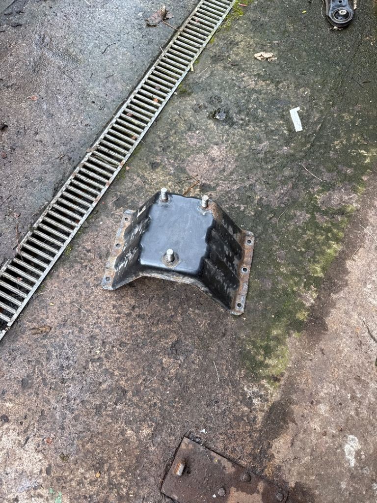 Defender rear door wheel carrier