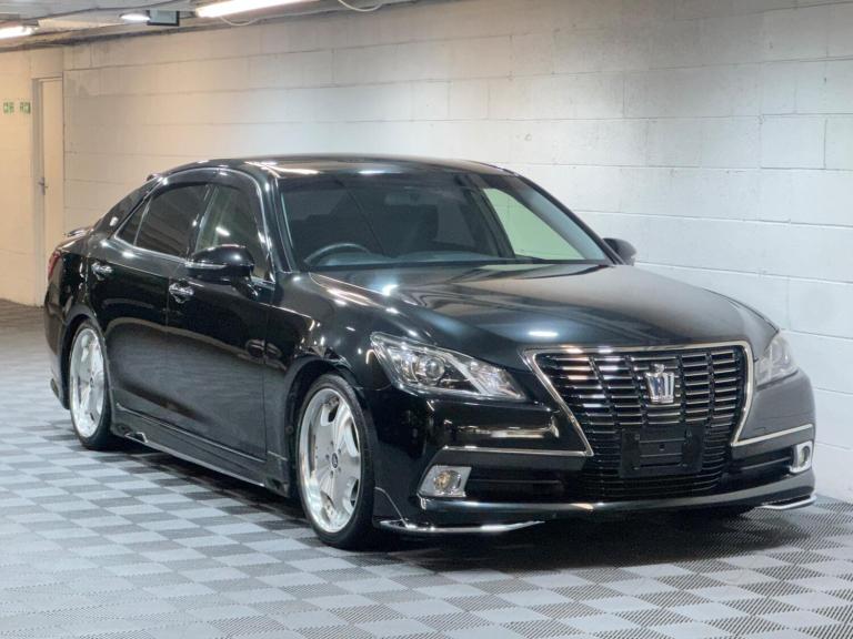 Toyota Crown Hybrid Royal Saloon Black Style 2.5 V6 Petrol/Electric Hybrid Automatic