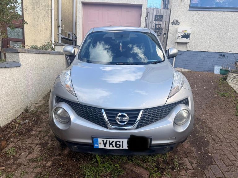 Nissan Juke silver 1.5 DCi acenta premium diesel. Tow bar. Manual. 