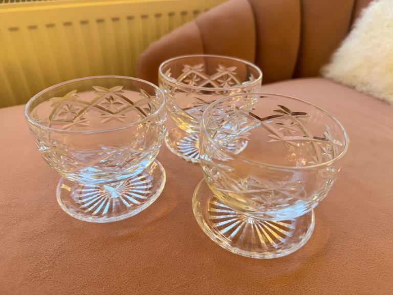 Set of 3 glass/crystal bowls