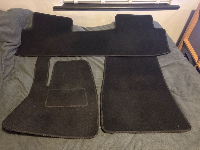 Tesla model 3 floor mats barely used