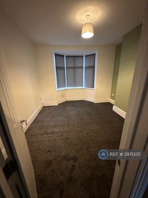 1 bedroom flat in Warmsworth Road, Doncaster, DN4 (1 bed) (#2971335)