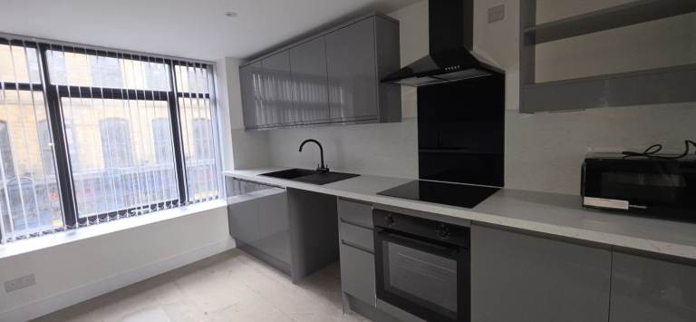 Newly refurbished ensuite studios in great BD1 city centre location