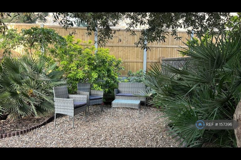 1 bedroom in Mill Road, London, E16 (#157396)