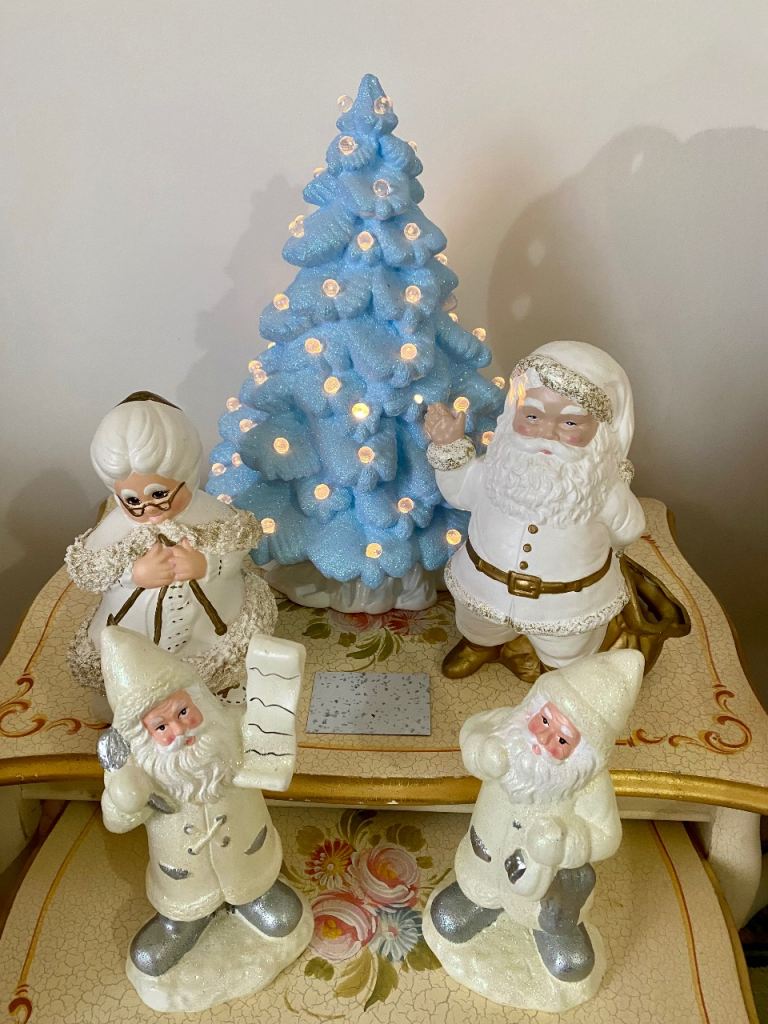 Christmas 🎅 ceramic light up tree and decoration s