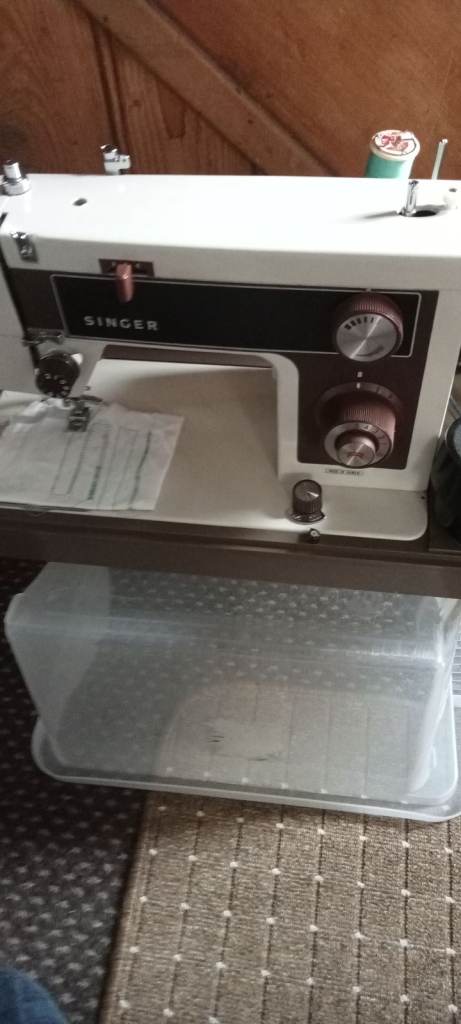 Singer zigzag electric sewing machine 