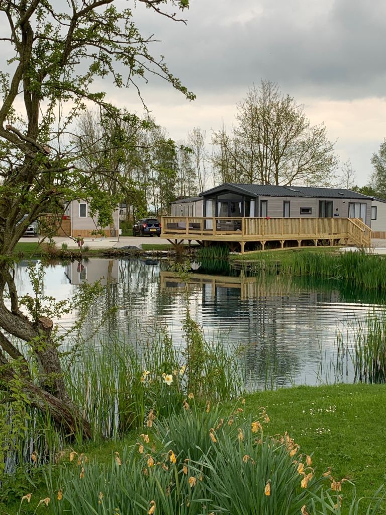 Victory Lakewood Lodge 2021. Immaculate condition. Includes site fees for 2026