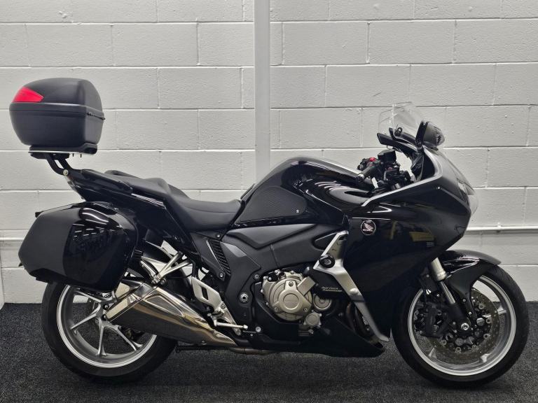 HONDA VFR1200F DCT ** FULL LUGGAGE - AUTOMATIC - 12 MONTHS MOT **