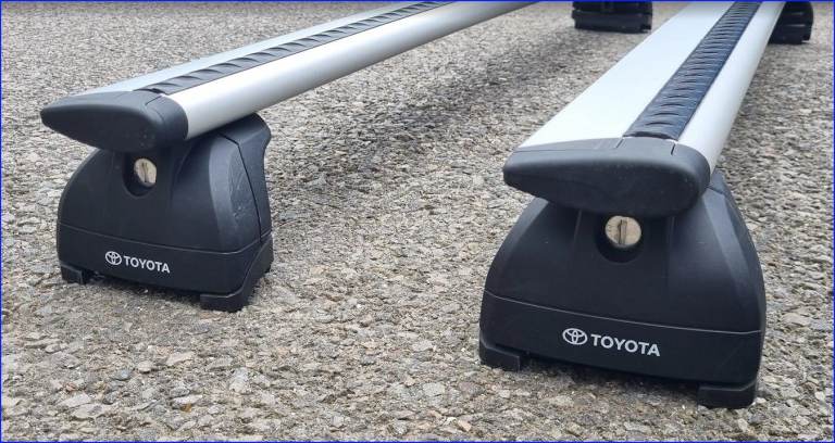 Toyota Corolla Touring Sport roof bars (genuine)
