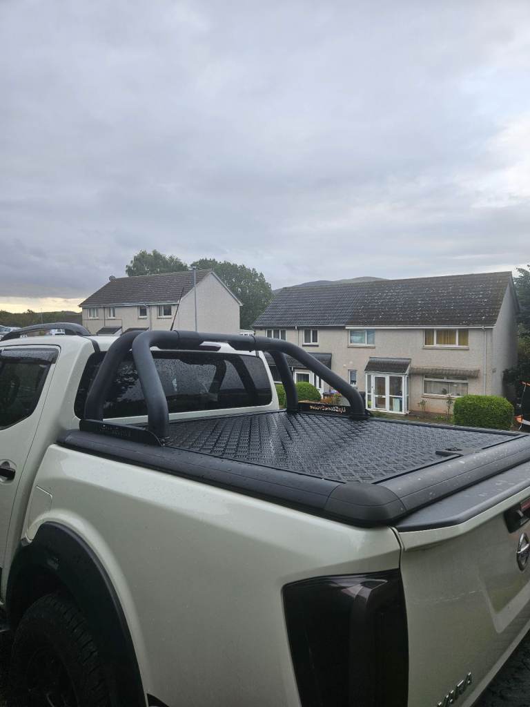 Nissan navara np300 tonneau cover and roll bar