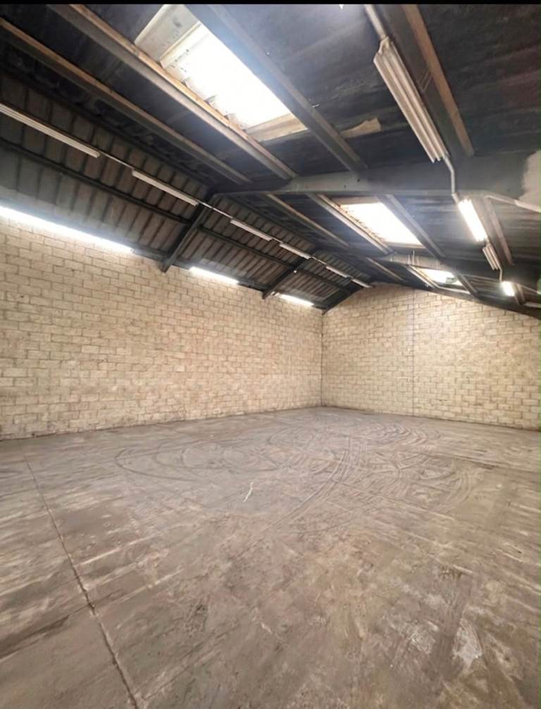 2,300 Sq Ft Industrial/Warehouse Unit To Let in Barking – £3000 PCM