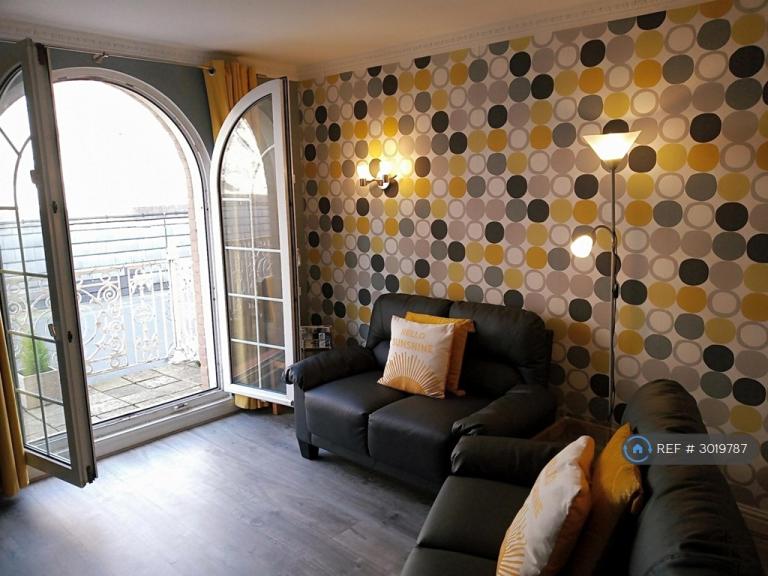 1 bedroom flat in Starboard Court, Brighton, BN2 (1 bed) (#3019787)