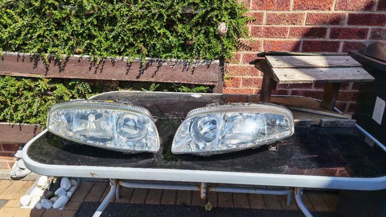 Alfa Romeo GT headlights - pair for £100