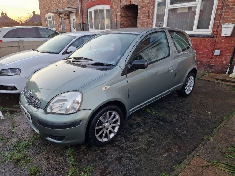 Toyota yaris breaking 