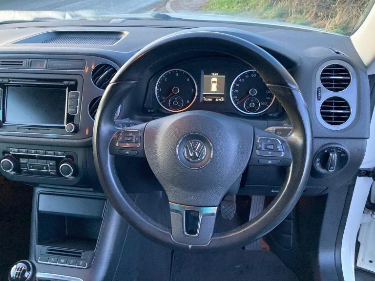 2013 Volkswagen Tiguan 2.0 TDI BlueMotion Tech SE 4WD Euro 5 (s/s) 5dr ESTATE Diesel Manual