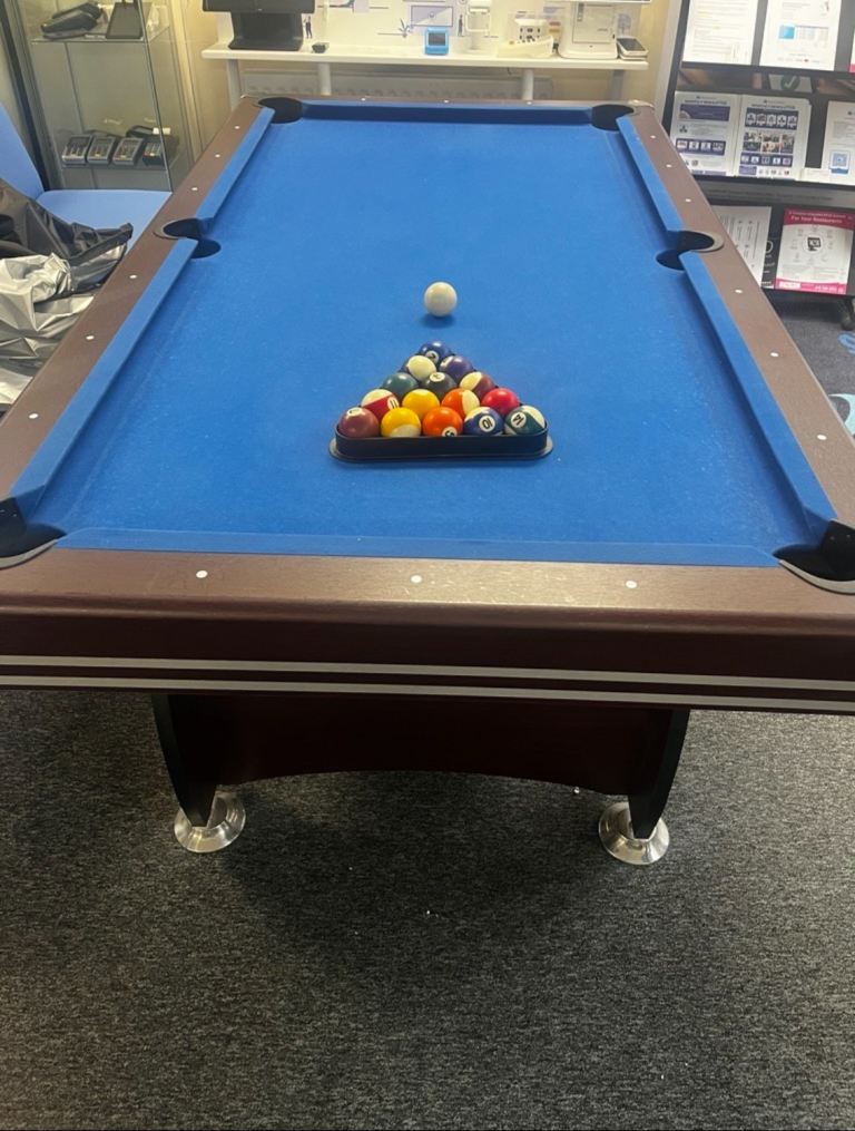 POOL TABLE 