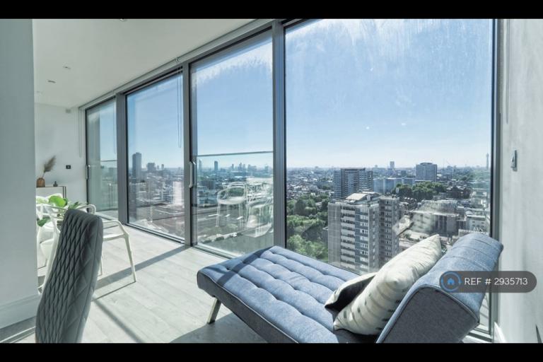 3 bedroom flat in Carrara Tower, London, EC1V (3 bed) (#2935713)