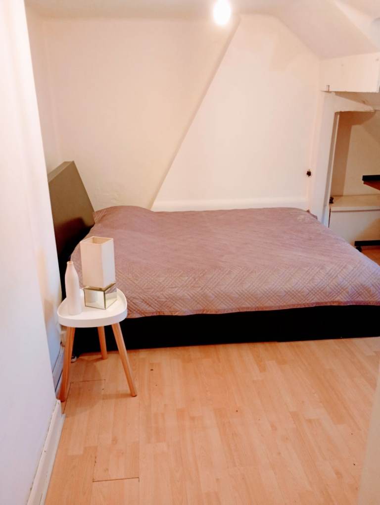 Room for rent 1 mile away from Pinewood Studios 