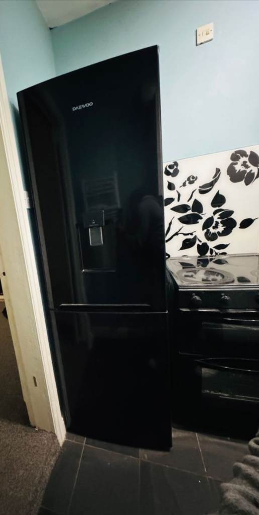 Black Daewoo RN37DB 60/40 Frost Free Fridge Freezer with Water Dispenser 