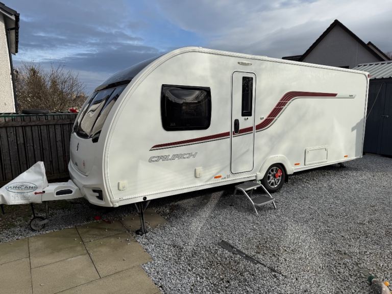 Swift Challenger 580 Island bed