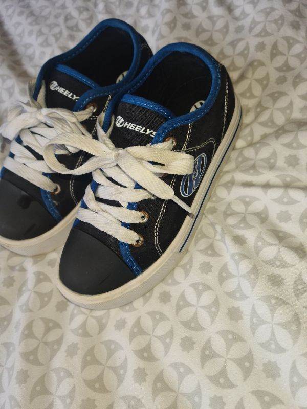 Black and blue Heelys brand new uk kids size 13