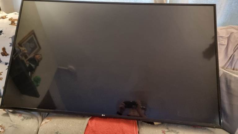 LG Flat Screen TV – Good Condition