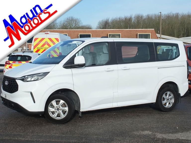 Ford Tourneo Custom 320 EcoBlue 136PS 'Zetec', 8 Seat Luxury Minibus / MPV