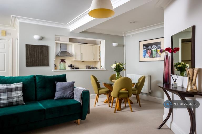 1 bedroom flat in Douglas House, Cheltenham, GL50 (1 bed) (#2734333)