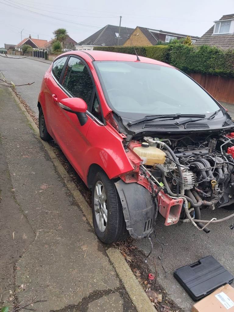 Breaking 2010 ford fiesta 1.6tdci