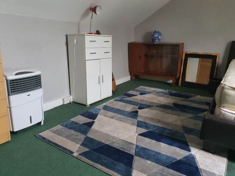 Spacious Double Loft Room for Rent – Near Turnpike Lane Station