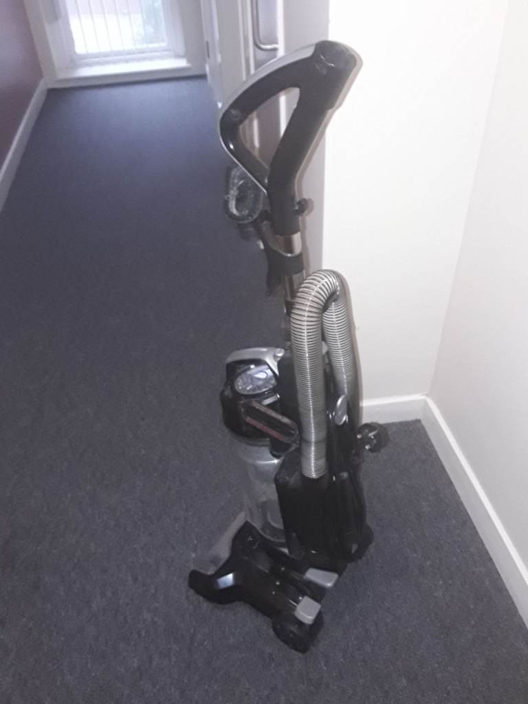 Bush bagless upright vacuum cleaner