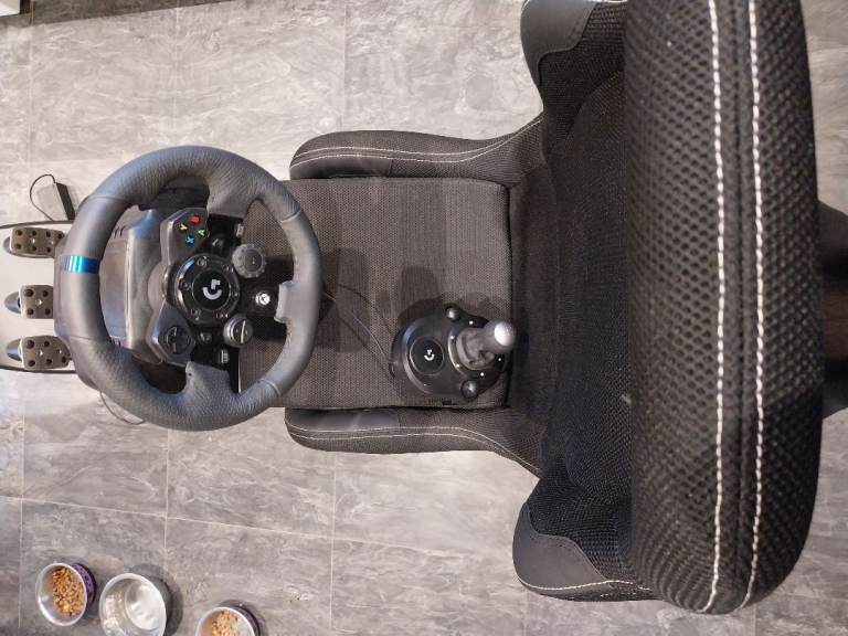 Logitech G923 Xbox/PC  Steering Wheel with Pedals and Gear Shifter And Play Seat